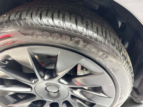Used 2024 Tesla Model Y Long Range AWD/4WD image 85