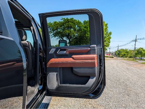 Used 2024 GMC Sierra 2500 Denali Ultimate w/ Max Trailering Package AWD/4WD image 11