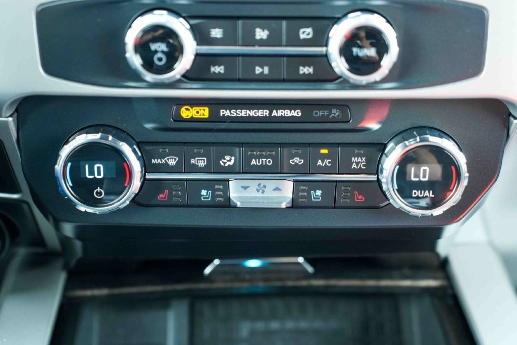Used 2022 Ford F350 Lariat w/ Tremor Off-Road Package AWD/4WD image 37