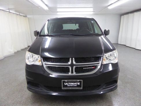 Used 2016 Dodge Grand Caravan SXT image 2