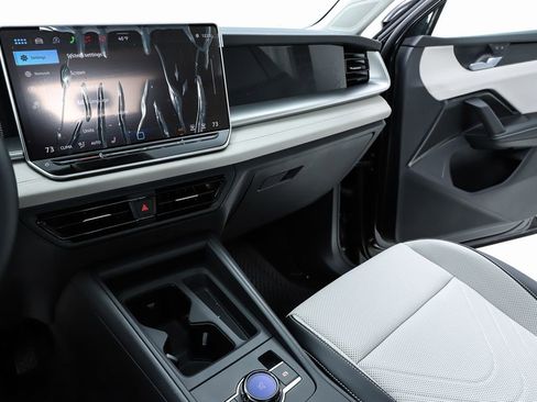 New 2026 Volkswagen Tiguan SE AWD/4WD image 62