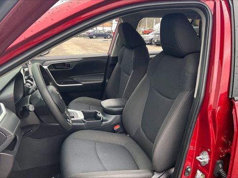 Used 2025 Toyota RAV4 LE image 29