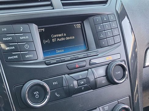 Used 2018 Ford Explorer XLT FWD image 9