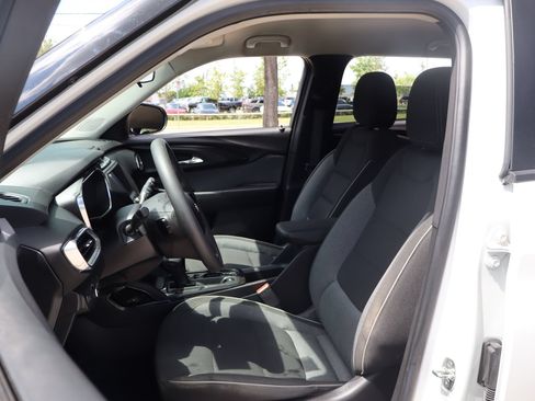 Used 2023 Chevrolet TrailBlazer LT FWD image 11