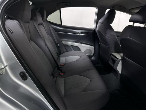 Used 2022 Toyota Camry LE image 28