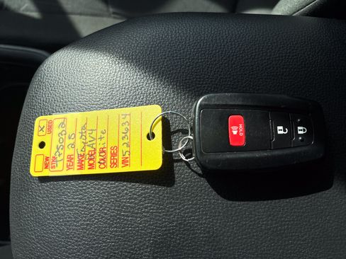 Used 2025 Toyota RAV4 XLE AWD/4WD image 28
