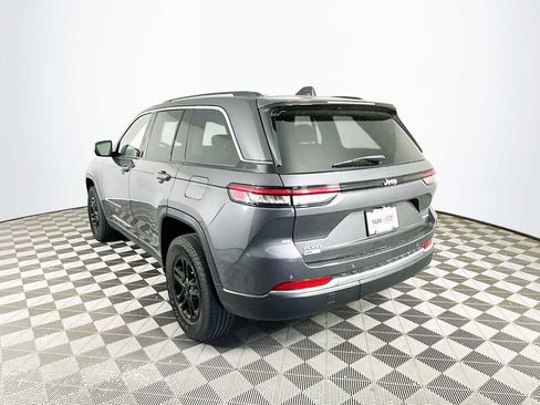 Certified 2023 Jeep Grand Cherokee Laredo AWD/4WD image 7