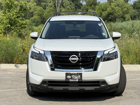 Certified 2025 Nissan Pathfinder SV image 2