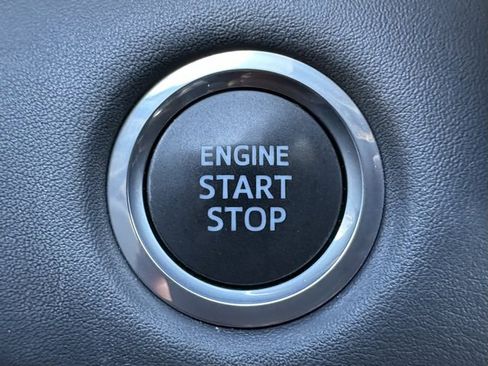 Used 2021 Toyota Highlander Limited image 25