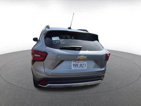 Used 2025 Chevrolet Trax LT image 6