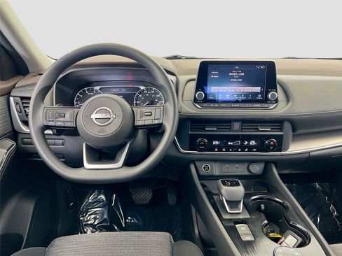 Used 2023 Nissan Rogue SV AWD/4WD image 2