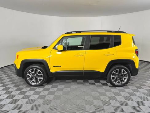 Used 2018 Jeep Renegade Latitude w/ Cold Weather Group AWD/4WD image 6