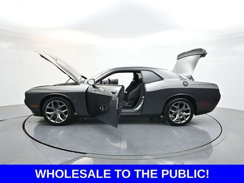 Used 2017 Dodge Challenger SXT RWD image 37