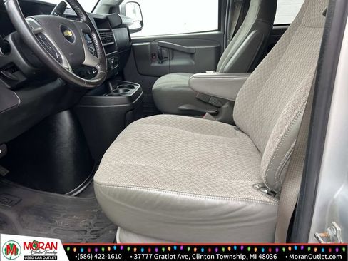 Used 2017 Chevrolet Express 3500 LT w/ LT Preferred Equipment Group image 17