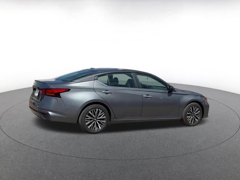 Used 2025 Nissan Altima 2.5 SV image 12