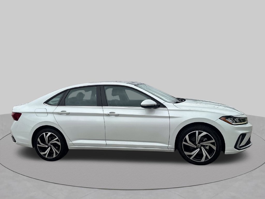 Used 2025 Volkswagen Jetta SEL FWD image 38