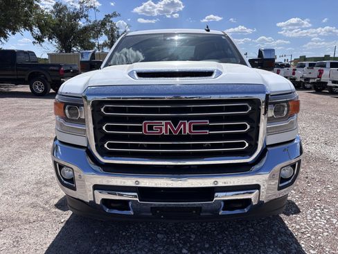 Used 2018 GMC Sierra 2500 SLT w/ Duramax Plus Package AWD/4WD image 9