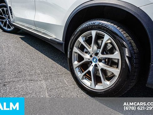 Used 2025 BMW X5 xDrive50e AWD/4WD image 16