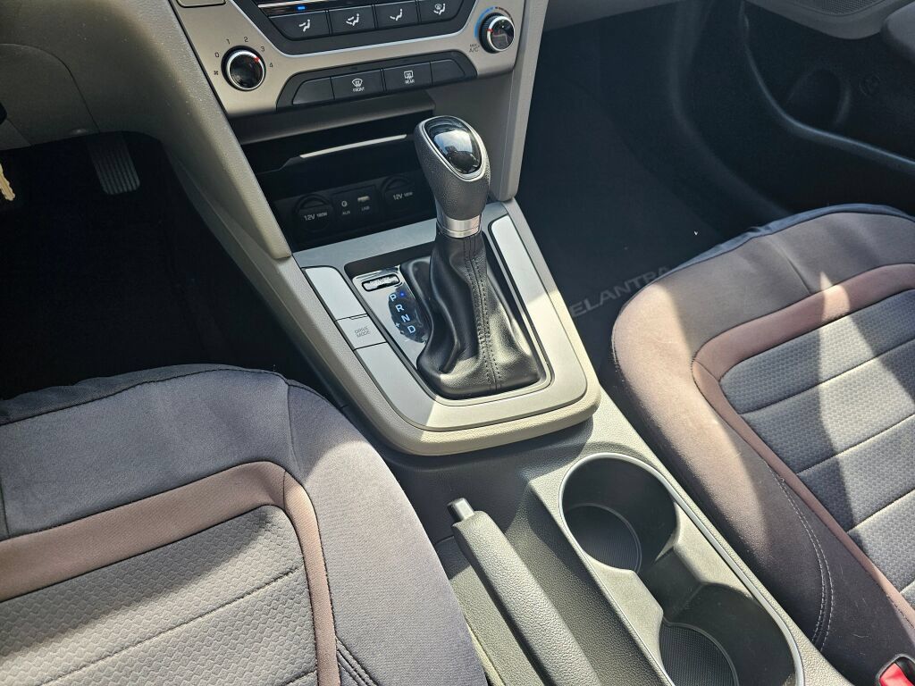 Used 2017 Hyundai Elantra SE FWD image 22