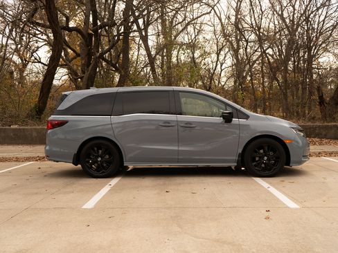 Certified 2023 Honda Odyssey Sport image 10