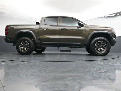 Used 2025 Chevrolet Colorado ZR2 w/ Technology Package image 31