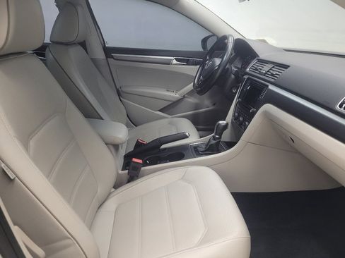 Used 2018 Volkswagen Passat 2.0T R-Line FWD image 21