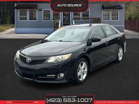 Used 2013 Toyota Camry SE image 3