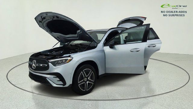 Used 2025 Mercedes-Benz GLC 300 4MATIC image 10