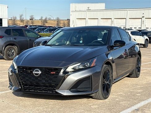 Certified 2023 Nissan Altima 2.5 SR image 4