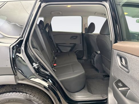 Used 2023 Nissan Rogue S image 17