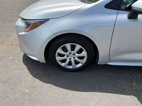 Used 2025 Toyota Corolla LE image 28