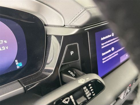 Certified 2025 Porsche Macan Electric RWD image 32