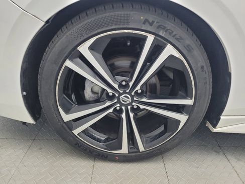 Used 2023 Nissan Sentra SR w/ SR Premium Package FWD image 31
