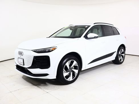 Used 2025 Audi Q6 e-tron Premium Plus image 12