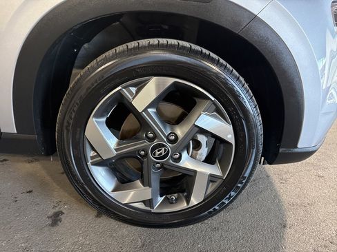 Used 2025 Hyundai Venue SE image 7