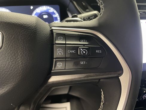 Used 2024 Jeep Grand Cherokee Limited image 18