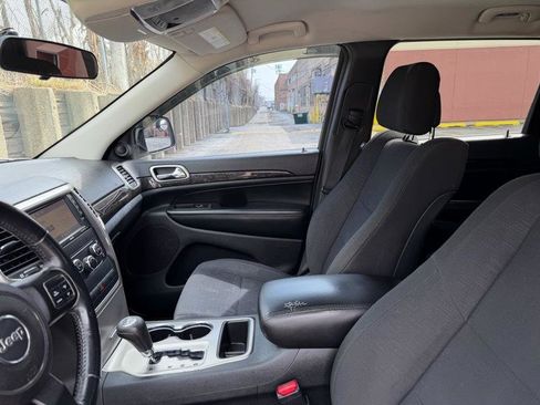 Used 2011 Jeep Grand Cherokee Laredo AWD/4WD image 16