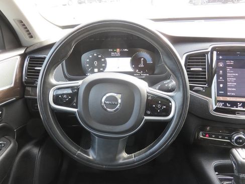 Used 2018 Volvo XC90 T6 Momentum w/ Convenience Package AWD/4WD image 14
