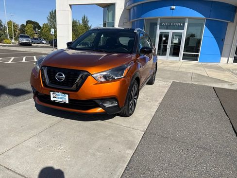 Used 2019 Nissan Kicks SR FWD image 14