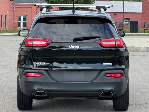 Used 2017 Jeep Cherokee Latitude AWD/4WD image 8