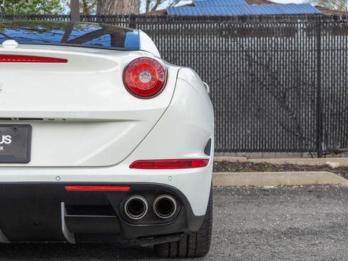 Used 2016 Ferrari California T RWD image 40