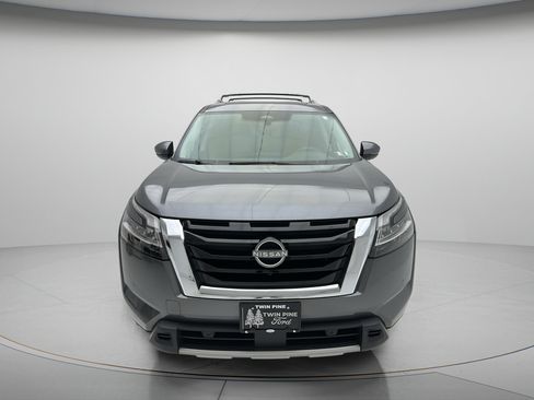 Used 2023 Nissan Pathfinder SL w/ SL Premium Package AWD/4WD image 2