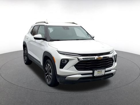 Used 2025 Chevrolet TrailBlazer LT image 3