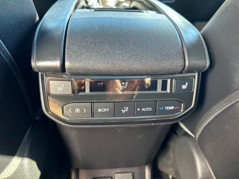 Used 2022 Toyota Highlander Platinum AWD/4WD image 35