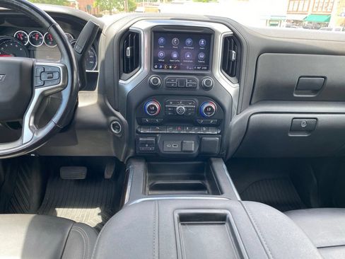 Used 2022 Chevrolet Silverado 1500 LT Trail Boss w/ LT Trail Boss Premium Package AWD/4WD image 16