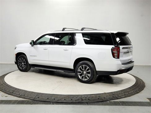 Used 2024 Chevrolet Suburban LT w/ Luxury Package image 5