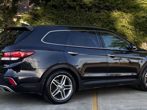 Used 2017 Hyundai Santa Fe FWD image 4