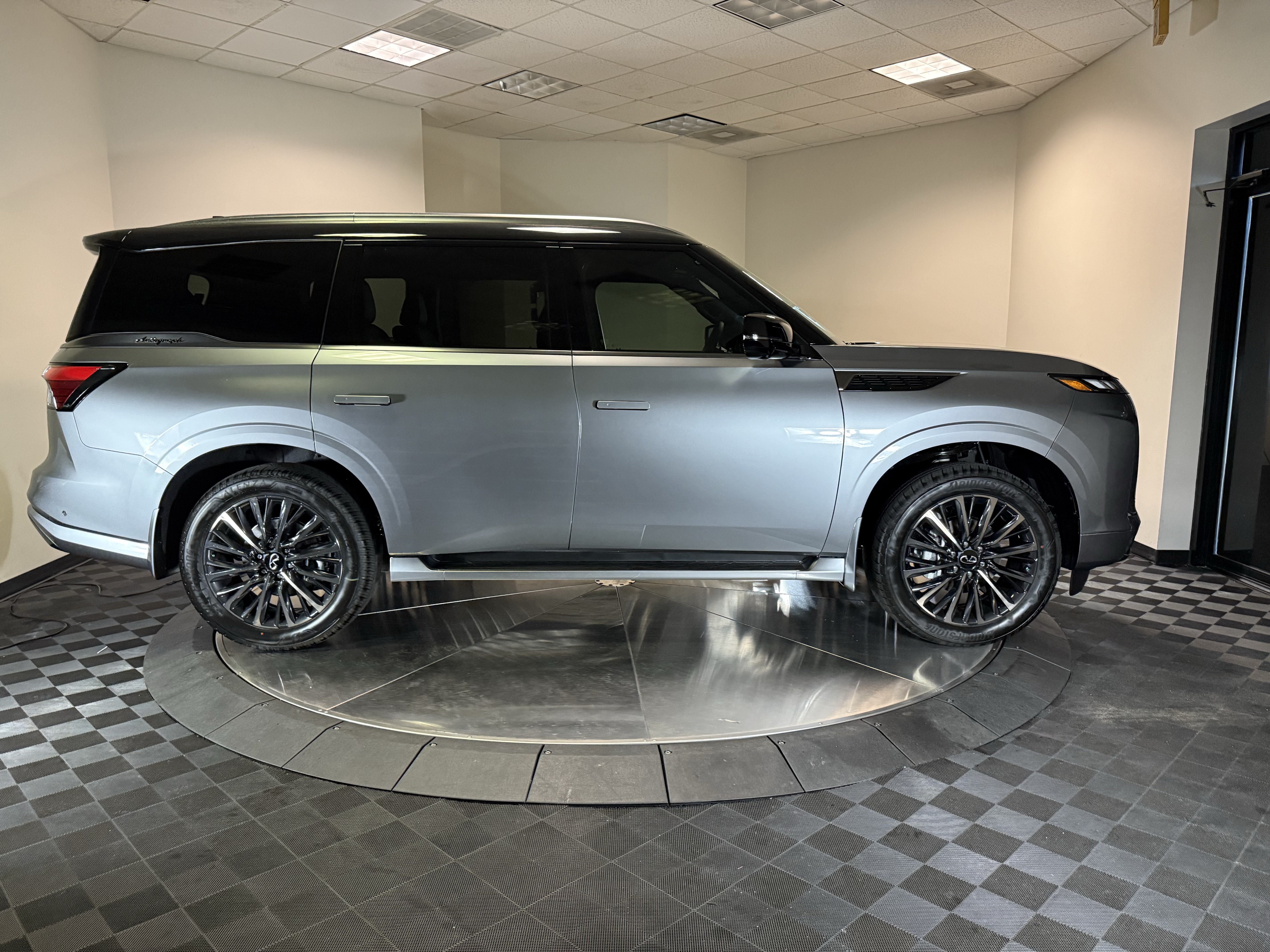 New 2026 INFINITI QX80 Autograph w/ Premium Cargo Package AWD/4WD image 8