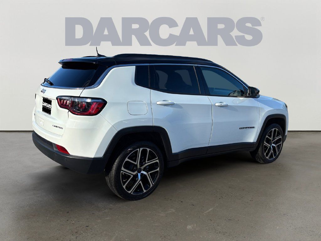 Used 2025 Jeep Compass Limited AWD/4WD image 7