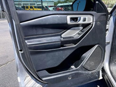 Used 2020 Ford Explorer Platinum w/ Premium Technology Package AWD/4WD image 17